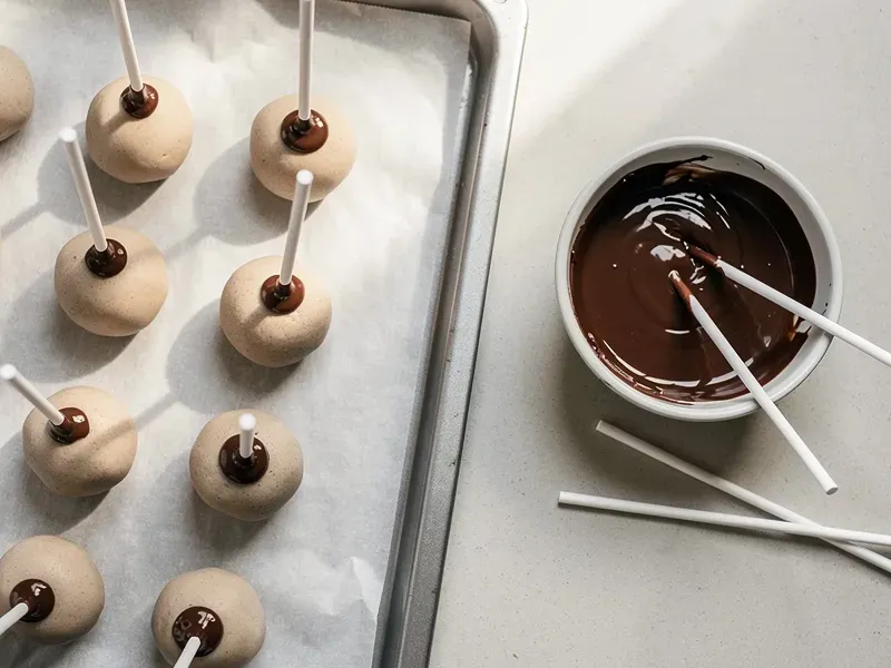 Step 6: Dip the tip of a lollipop stick about 1cm (1/2 inch) into the melted chocolate a